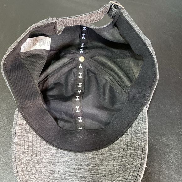 Woman’s Under Armour Black & Gray Heathered Look Adjustable Sports Baseball Hat. - Picture 6 of 9